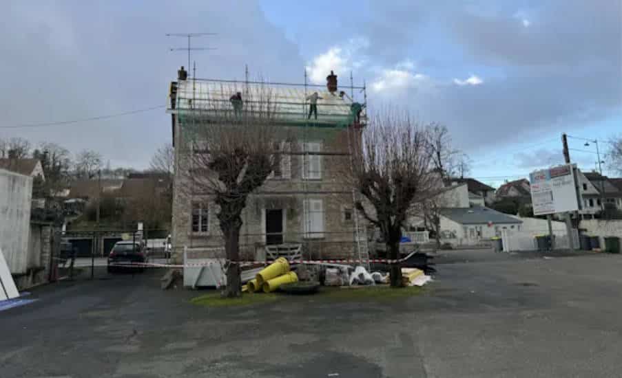 Installation d'un écran sous toiture sur une maison, située à Vernon au bord de la seine par M. Samuel FORTIN